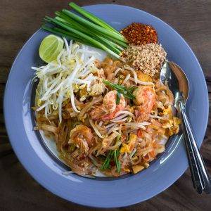 1024px-Phat_Thai_kung_Chang_Khien_street_stall